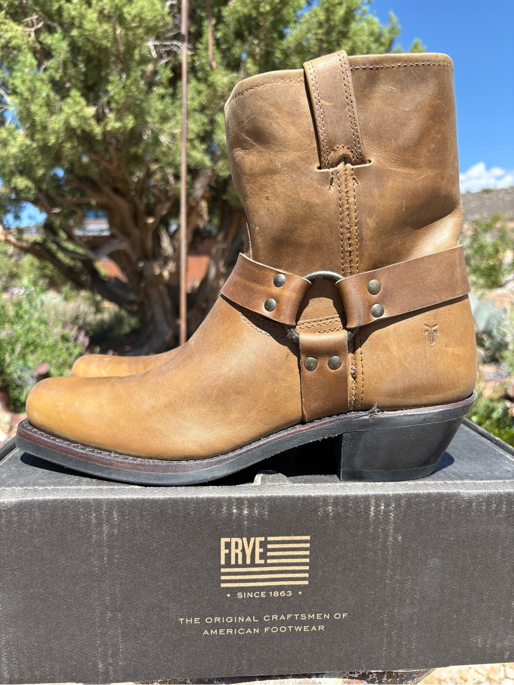 NWT FRYE 8R Harness Boots
